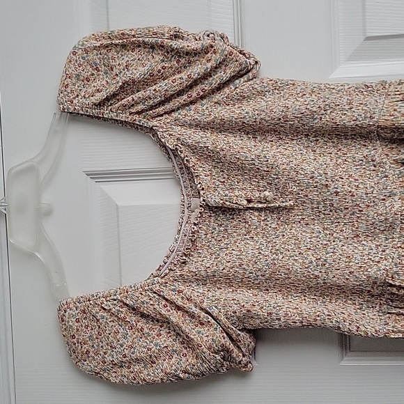 Hem & Thread Women's Top - Picture 3 of 10